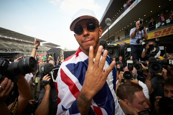 Autodromo Hermanos Rodriguez, Mexico City, Mexico.
Sunday 29 October 2017.
Lewis Hamilton, Mercedes AMG, holds up four fingers to the camera in recognition of securing his 4th world drivers championship title.
World Copyright: Steve Etherington/LAT Images 
ref: Digital Image SNE14478
