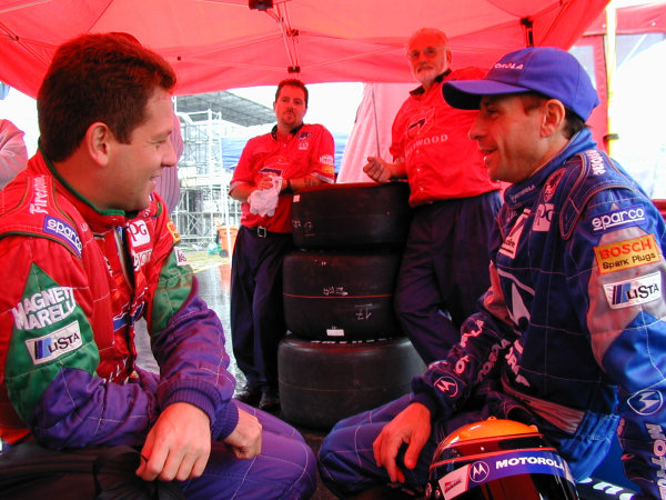 1999 CART Rio 200. May 15, 1999, Rio de Janeiro, Brazil
Mauricio Gugelmin shares some tips with fellow Brazilian, Roberto Moreno. Moreno is sitting in for the injured Mark Blundell in the Pac West Mercedes reynard.
-1999, Michael L. Levitt, USA.
LAT Photographic digital photo