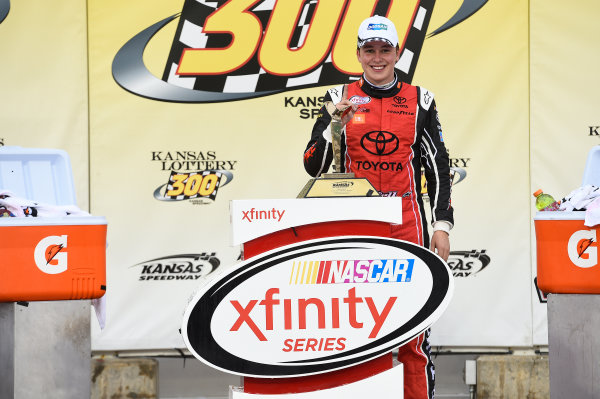 NASCAR XFINITY Series
Kansas Lottery 300
Kansas Speedway, Kansas City, KS USA
Saturday 21 October 2017
Christopher Bell, JBL Toyota Camry, Celebrates in Victory Lane.
World Copyright: John K Harrelson
LAT Images NASCAR XFINITY Series
Kansas Lottery 300
Kansas Speedway, Kansas City, KS USA
Saturday 21 October 2017
Christopher Bell, JBL Toyota Camry, Celebrates in Victory Lane.
World Copyright: John K Harrelson
LAT Images