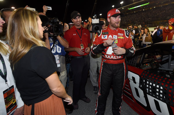 Monster Energy NASCAR Cup Series
Ford EcoBoost 400
Homestead-Miami Speedway, Homestead, FL USA
Sunday 19 November 2017
Dale Earnhardt Jr, Hendrick Motorsports, Axalta Chevrolet SS, and Wife Amy Reimann Earnhardt.
World Copyright: John K Harrelson
LAT Images Monster Energy NASCAR Cup Series
Ford EcoBoost 400
Homestead-Miami Speedway, Homestead, FL USA
Sunday 19 November 2017
Dale Earnhardt Jr, Hendrick Motorsports, Axalta Chevrolet SS, and Wife Amy Reimann Earnhardt.
World Copyright: John K Harrelson
LAT Images