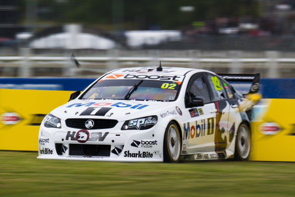 2017 Supercars Championship Round 14.
Auckland SuperSprint, Pukekohe Park Raceway, New Zealand.
Friday 3rd November to Sunday 5th November 2017.
Scott Pye, Walkinshaw Racing.
World Copyright: Daniel Kalisz/LAT Images
Ref: Digital Image 031117_VASCR13_DKIMG_1080.jpg 2017 Supercars Championship Round 14.
Auckland SuperSprint, Pukekohe Park Raceway, New Zealand.
Friday 3rd November to Sunday 5th November 2017.
Scott Pye, Walkinshaw Racing.
World Copyright: Daniel Kalisz/LAT Images
Ref: Digital Image 031117_VASCR13_DKIMG_1080.jpg