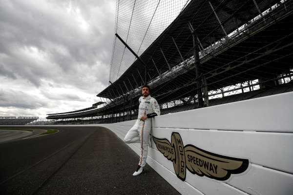 Verizon IndyCar Series
Fernando Alonso Test for Indianapolis 500
Indianapolis Motor Speedway, Indianapolis, IN USA
Tuesday 2 May 2017
Fernando Alonso contemplates his Indianapolis 500 debut.
World Copyright: Michael L. Levitt
LAT Images Verizon IndyCar Series
Fernando Alonso Test for Indianapolis 500
Indianapolis Motor Speedway, Indianapolis, IN USA
Tuesday 2 May 2017
Fernando Alonso contemplates his Indianapolis 500 debut.
World Copyright: Michael L. Levitt
LAT Images