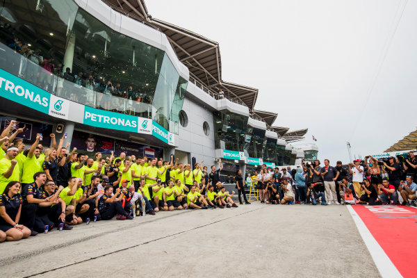 Sepang International Circuit, Sepang, Malaysia.
Sunday 1 October 2017.
Max Verstappen, Red Bull, 1st Position, Daniel Ricciardo, Red Bull Racing, 3rd Position, Christian Horner, Team Principal, Red Bull Racing, Helmut Markko, Consultant, Red Bull Racing, and the Red Bull team celebrate.
World Copyright: Zak Mauger/LAT Images 
ref: Digital Image _56I3684