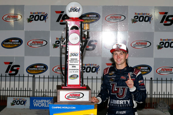 17-18 June, 2016, Newton, Iowa USA
William Byron celebrates in victory lane
?2016, Russell LaBounty
LAT Photo USA
17-18 June, 2016, Newton, Iowa USA
William Byron celebrates in victory lane
?2016, Russell LaBounty
LAT Photo USA