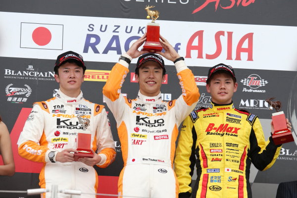 2017 Japanese Formula 3 Championship.
Suzuka, Japan. 24th - 25th June 2017. Rd 10 & 11.
Rd10 Winner Sho Tsuboi ( #1 Corolla Chukyo Kuo TOM?S F317 ) 2nd position Ritomo Miyata ( Corolla Chukyo Kuo TOM?S F314 ) 3rd position Mitsunori Takaboshi ( #23 B-MAX NDDP F3 ) podium portrait
World Copyright: Masahide Kamio / LAT Images.
Ref: 2017JF3_Rd10_04