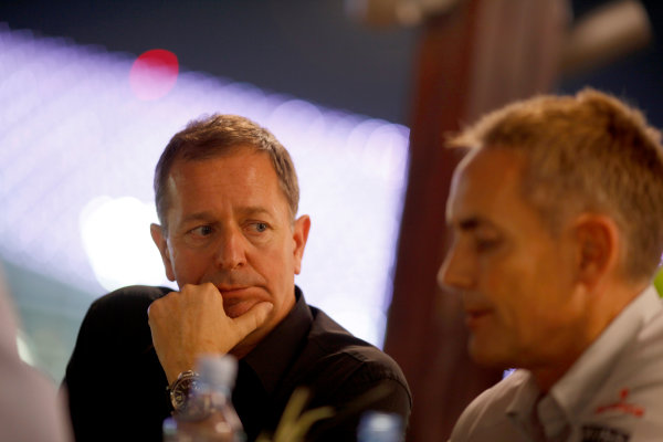 Yas Marina Circuit, Abu Dhabi, United Arab Emirates
31st October 2009.
Martin Brundle, TV Commentator, BBC and Martin Whitmarsh, Team Principal, McLaren in conversation around a table, portrait.
World Copyright: Glenn Dunbar/LAT Photographic 
ref: Digital Image GD5D8795