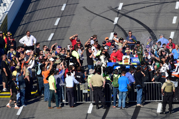 28-29 October, 2016, Martinsville, Virginia USA
Johnny Sauter celebrates after winning.
©2016, John Harrelson / LAT Photo USA 28-29 October, 2016, Martinsville, Virginia USA
Johnny Sauter celebrates after winning.
©2016, John Harrelson / LAT Photo USA