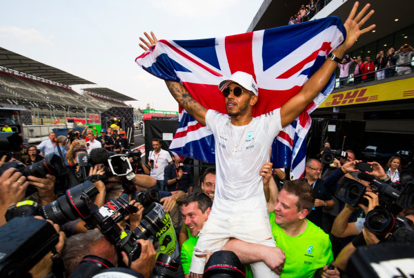 Autodromo Hermanos Rodriguez, Mexico City, Mexico.
Sunday 29 October 2017.
Lewis Hamilton, Mercedes AMG, celebrates his 4th World Championship with the Mercedes AMG Team.
World Copyright: Sam Bloxham/LAT Images 
ref: Digital Image _W6I1444