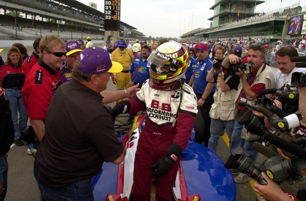 From chump to champ: after hitting the wall during a qualifying run earier in the day Billy Boat becomes the final qualifier in a a car he had not turned a lap of practice in. Car owner AJ Foyt congratulates Boat after his run.
84th. Indianapolis 500, Indy Racing Northern Light Series, Indianapolis Motor Speedway, Speedway Indiana,USA 28 May,2000 -F
Peirce Williams 2000 LAT PHOTOGRAPHIC