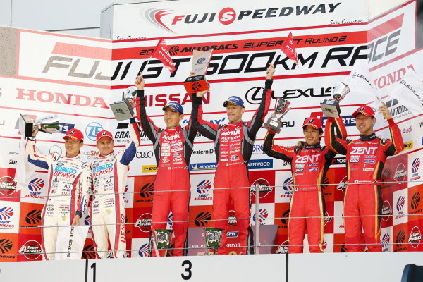 GT500 winners Tsugio Matsuda & Ronnie Quintarelli, who shared the number 23 Motel Autech NISMO Nissan GT-R, celebrate on the podium. The second position duo of Heikki Kovalainen & Sho Tsuboi, Denso Kobelco SARD Lexus LC500 also raise their trophies, along with third placed drivers Yuji Tachikawa & Hiroaki Ishiura, Zent Cerumo Lexus LC500.