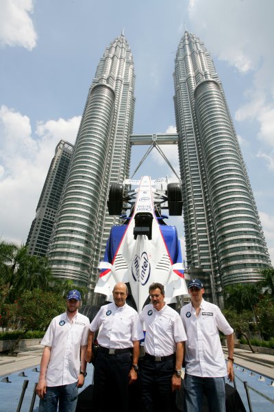 2007 Malaysian Grand Prix. Preview.
Sepang, Kuala Lumpur. Malaysia. 
3rd April 2007.
Nick Heidfeld, Robert Kubica, Mario Theissen and Peter Sauber, Sauber F1.07-BMW, pose in front of the Petronas Towers, portrait.
World Copyright: Glenn Dunbar/LAT Photographic. 
ref: Digital Image YY8P0331