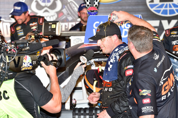 3-4 November, 2016, Fort Worth, Texas USA
Johnny Sauter (21) celebrates after winning at Texas.
©2016, John Harrelson / LAT Photo USA 3-4 November, 2016, Fort Worth, Texas USA
Johnny Sauter (21) celebrates after winning at Texas.
©2016, John Harrelson / LAT Photo USA
