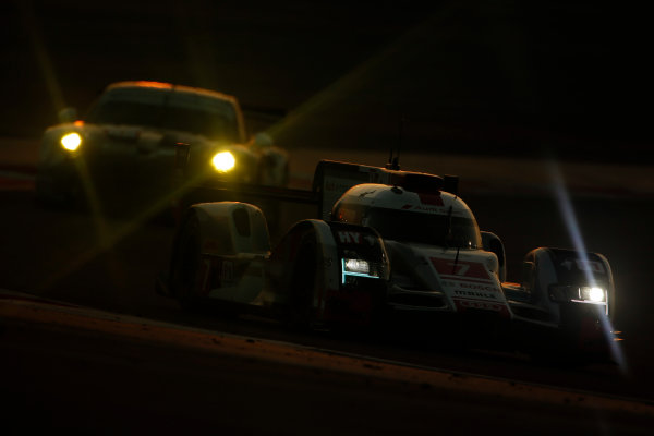 2015 FIA World Endurance Championship
Bahrain 6-Hours
Bahrain International Circuit, Bahrain
Saturday 21 November 2015.
Marcel F?ssler, Andr? Lotterer, Beno?t Tr?luyer (#7 LMP1 Audi Sport Team Joest Audi R18 e-tron quattro).
World Copyright: Alastair Staley/LAT Photographic
ref: Digital Image _79P1261