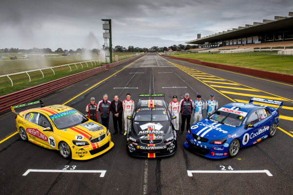 2017 Supercars Championship Round 10. 
Sandown 500, Sandown Raceway, Springvale, Victoria, Australia.
Thursday 14th September to Sunday 17th September 2017.
Tim Slade, Brad Jones Racing Holden, Kim Jones, Brad Jones Racing Holden, Norm Beechey, Nick Percat, Brad Jones Racing Holden, Macauley Jones, Brad Jones Racing Holden, Brad Jones, Brad Jones Racing Holden, Todd Hazelwood, Brad Jones Racing Holden, Tim Blanchard, Brad Jones Racing Holden. 
World Copyright: Daniel Kalisz/LAT Images
Ref: Digital Image 140917_VASCR10_DKIMG_0297.jpg