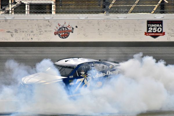 Monster Energy NASCAR Cup Series
Go Bowling 400
Kansas Speedway, Kansas City, KS USA
Saturday 13 May 2017
Martin Truex Jr, Furniture Row Racing, Auto-Owners Insurance Toyota Camry celebrates his win with a burnout
World Copyright: Nigel Kinrade
LAT Images
ref: Digital Image 17KAN1nk10390