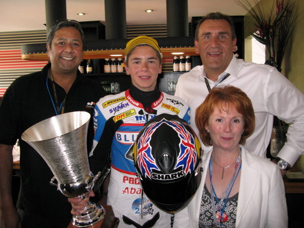 L-R: Lee Gill (GBR) Donington Park CEO, Scott Redding (GBR) Blusens Aprilia Junior - 125cc race winner, Simon Gillett (GBR) Donington Park CEO and Hazel Blears (GBR) Secretary for State for Communties and Local Government.
MotoGP, Rd8, Nickel & Dime British Grand Prix, Donington Park, England, 20-22 June 2008.