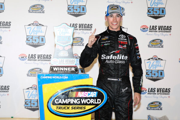 NASCAR Camping World Truck Series
Las Vegas 350
Las Vegas Motor Speedway, Las Vegas, NV USA
Saturday 30 September 2017
Ben Rhodes, Safelite Auto Glass Toyota Tundra celebrates
World Copyright: Barry Cantrell
LAT Images NASCAR Camping World Truck Series
Las Vegas 350
Las Vegas Motor Speedway, Las Vegas, NV USA
Saturday 30 September 2017
Ben Rhodes, Safelite Auto Glass Toyota Tundra celebrates
World Copyright: Barry Cantrell
LAT Images