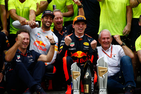 Sepang International Circuit, Sepang, Malaysia.
Sunday 1 October 2017.
Max Verstappen, Red Bull, 1st Position, Daniel Ricciardo, Red Bull Racing, 3rd Position, Christian Horner, Team Principal, Red Bull Racing, Helmut Markko, Consultant, Red Bull Racing, and the Red Bull team celebrate.
World Copyright: Andrew Hone/LAT Images 
ref: Digital Image _ONZ0528