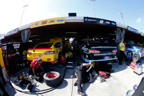 Monster Energy NASCAR Cup Series
Toyota Owners 400
Richmond International Raceway, Richmond, VA USA
Friday 28 April 2017
Brad Keselowski, Team Penske, Detroit Genuine Parts Ford Fusion Brad Keselowski, Team Penske, Detroit Genuine Parts Ford Fusion
World Copyright: Matthew T. Thacker
LAT Images
ref: Digital Image 17RIC1mt1000