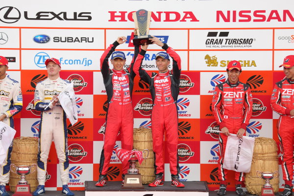 2017 Japanese Super GT Series.
Motegi, Japan. 
11th - 12th November 2017. Rd 8.
GT500 Winner Tsugio Matsuda & Ronnie Quintarelli ( #23  MOTUL AUTECH GT-R ) 2nd position Ryo Hirakawa & Nick Cassidy ( #37  KeePer TOM'S LC500 ) 3rd position Yuji Tachikawa & Hiroaki Ishiura ( #38 ZENT CERUMO LC500 ) podium portrait
World Copyright: Yasushi Ishihara/LAT Images
ref: Digital Image 2017_SGT_Rd8_006