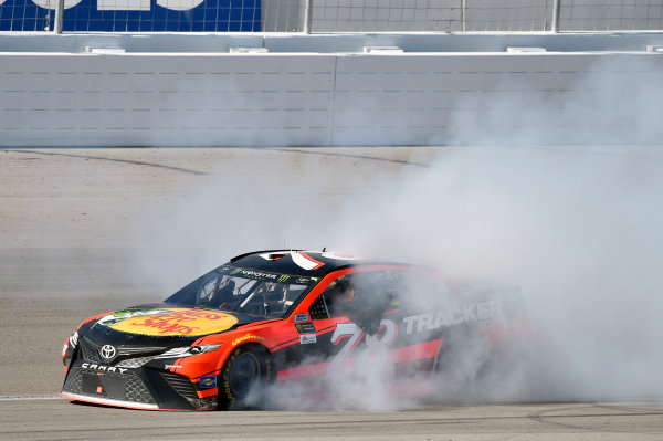 2017 Monster Energy NASCAR Cup Series - Kobalt 400
Las Vegas Motor Speedway - Las Vegas, NV USA
Sunday 12 March 2017
Martin Truex Jr, Bass Pro Shops/TRACKER BOATS Toyota Camry celebrates his win with a burnout
World Copyright: Nigel Kinrade/LAT Images
ref: Digital Image 17LAS1nk07759 2017 Monster Energy NASCAR Cup Series - Kobalt 400
Las Vegas Motor Speedway - Las Vegas, NV USA
Sunday 12 March 2017
Martin Truex Jr, Bass Pro Shops/TRACKER BOATS Toyota Camry celebrates his win with a burnout
World Copyright: Nigel Kinrade/LAT Images
ref: Digital Image 17LAS1nk07759
