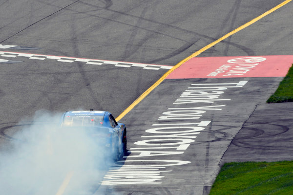 NASCAR Xfinity Series
ToyotaCare 250
Richmond International Raceway, Richmond, VA USA
Saturday 29 April 2017
Kyle Larson, Credit One Bank Chevrolet Camaro burnout
World Copyright: Nigel Kinrade
LAT Images
ref: Digital Image 17RIC1nk08954