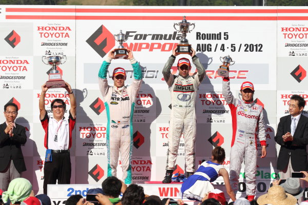Round 5 - TWIN RING MOTEGI, Japan. 5th August 2012.
Winner Joao Paulo Lima de Oliveira ( #19 TEAM IMPUL ) 1st position. Andre Lotterer ( #36 PETRONAS TEAM TOM'S ), 2nd position. Koudai Tsukakoshi ( #41 DOCOMO TEAM DANDELION RACING ) 3rd position. Podium.
World Copyright: Yasushi Ishihara/LAT Photographic
ref: Digital Image 2012FN_Rd5_010 Round 5 - TWIN RING MOTEGI, Japan. 5th August 2012.
Winner Joao Paulo Lima de Oliveira ( #19 TEAM IMPUL ) 1st position. Andre Lotterer ( #36 PETRONAS TEAM TOM'S ), 2nd position. Koudai Tsukakoshi ( #41 DOCOMO TEAM DANDELION RACING ) 3rd position. Podium.
World Copyright: Yasushi Ishihara/LAT Photographic
ref: Digital Image 2012FN_Rd5_010