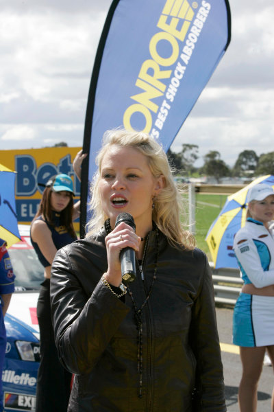 2004 Australian V8 Supercars
Sandown, Australia. 12th September 2004
On track crowd entertainment during the Betta Electrical 500 being held this weekend at Sandown International Raceway Melbourne, Australia.
World Copyright: Mark Horsburgh/LAT Photographic
ref: DIgital Image Only