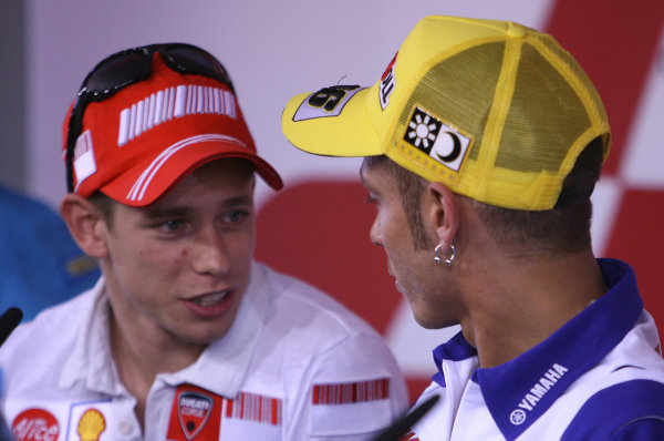 2008 MotoGP Championship - Czech Republic
Brno, Czech Republic. 14th - 17th August 2008.
Casey Stoner Ducati Marlboro Team offers his hand and an olive branch to Valentino Rossi to apologize for his post race comments after losing the Laguna Seca race to his great rival
.
World Copyright: Martin Heath / LAT Photographic
ref: Digital Image BPI_Moto
5jtl