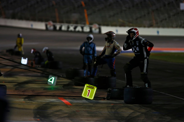 Verizon IndyCar Series
Rainguard Water Sealers 600
Texas Motor Speedway, Ft. Worth, TX USA
Saturday 10 June 2017
Simon Pagenaud, Team Penske Chevrolet crew wait for their driver to make a pit stop
World Copyright: Phillip Abbott
LAT Images
ref: Digital Image abbott_texasIC_0617_4898