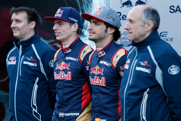 Circuit de Catalunya, Barcelona, Spain
Tuesday 1 March 2016.
Carlos Sainz Jr, Toro Rosso. Max Verstappen, Toro Rosso. 
World Copyright: Zak Mauger/LAT Photographic
ref: Digital Image _79P9365
