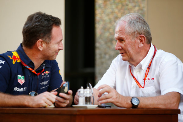 Yas Marina Circuit, Abu Dhabi, United Arab Emirates.
Friday 24 November 2017.
Christian Horner, Team Principal, Red Bull Racing, ad Helmut Markko, Consultant, Red Bull Racing.
World Copyright: Andy Hone/LAT Images 
ref: Digital Image _ONZ8850