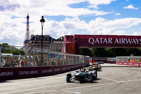 2016/2017 FIA Formula E Championship.
Qatar Airways Paris ePrix, France.
Saturday 20 May 2017.
Adam Carroll (GBR), Jaguar Racing, Spark-Jaguar, Jaguar I-Type 1, leads Esteban Gutierrez, (MEX) Techeetah, Spark-Renault, Renault Z.E 16.
Photo: Steven Tee/LAT/FIA Formula E
ref: Digital Image _R3I4523