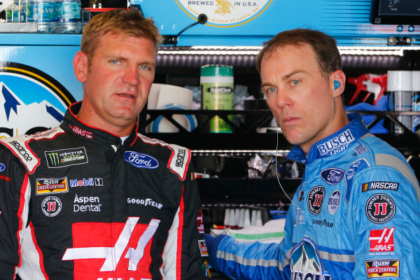 Monster Energy NASCAR Cup Series
Toyota Owners 400
Richmond International Raceway, Richmond, VA USA
Friday 28 April 2017
Clint Bowyer, Stewart-Haas Racing, Haas Automation Demo Days Ford Fusion and Kevin Harvick, Stewart-Haas Racing, Busch Light Ford Fusion
World Copyright: Russell LaBounty
LAT Images
ref: Digital Image 17RIC1Jrl_0963