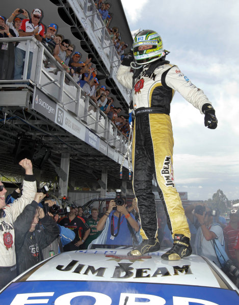 Homebush Street Circuit, Sydney, New South Wales.
4th - 5th December 2010.
James Courtney of Dick Johnson Racing takes out the 2010 Championship during the Sydney Telstra 500 Grand Finale.
World Copyright: Mark Horsburgh/LAT Photographic
ref: Digital Image 18-Courtney-EV14-10-01577E