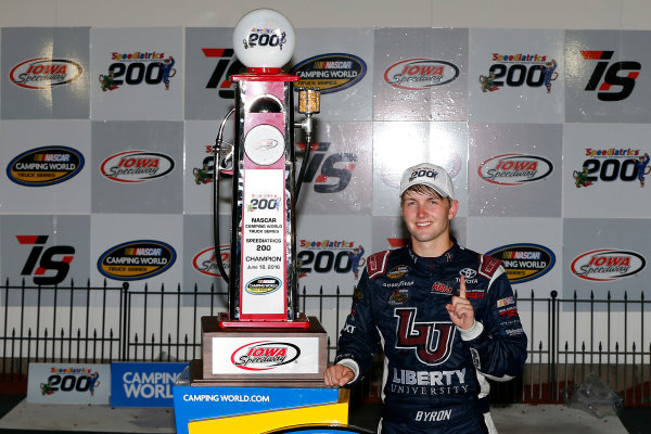 17-18 June, 2016, Newton, Iowa USA
William Byron celebrates in victory lane
?2016, Russell LaBounty
LAT Photo USA
17-18 June, 2016, Newton, Iowa USA
William Byron celebrates in victory lane
?2016, Russell LaBounty
LAT Photo USA