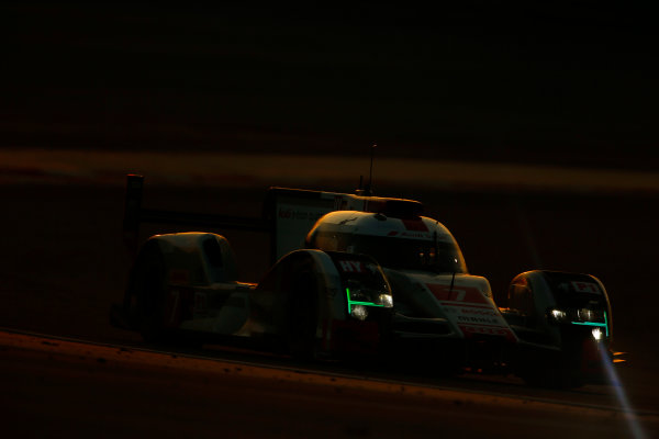 2015 FIA World Endurance Championship
Bahrain 6-Hours
Bahrain International Circuit, Bahrain
Saturday 21 November 2015.
Marcel F?ssler, Andr? Lotterer, Beno?t Tr?luyer (#7 LMP1 Audi Sport Team Joest Audi R18 e-tron quattro).
World Copyright: Alastair Staley/LAT Photographic
ref: Digital Image _79P1229