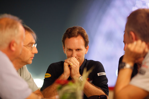 Yas Marina Circuit, Abu Dhabi, United Arab Emirates
31st October 2009.
Tony Dodgins, Autosport Journalist with Mark Hughes, Autosport Journalist, Chritian Horner, Team Principal, Red Bull Racing, Martin Brundle, TV Commentator, BBC and Martin Whitmarsh, Team Principal, McLaren in conversation around a table, portrait.
World Copyright: Glenn Dunbar/LAT Photographic 
ref: Digital Image GD5D8849