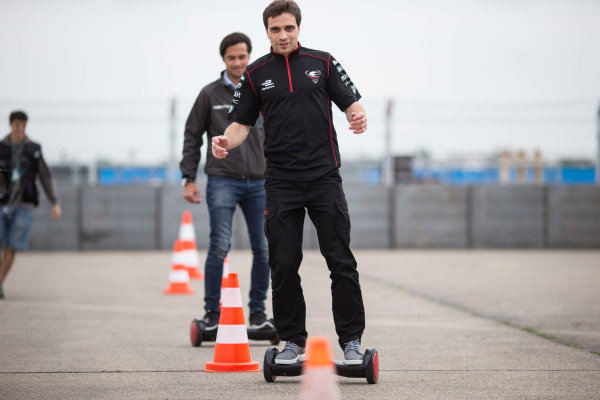 2014/2015 FIA Formula E Championship.
Berlin ePrix, Berlin Tempelhof Airport, Germany.
Thursday 21 May 2015
Jerome D'Ambrosio (BEL)/Dragon Racing - Spark-Renault SRT_01E on a hovertrax.
Photo: Andrew Ferraro/LAT/Formula E
ref: Digital Image _FER0939
2014/2015 FIA Formula E Championship.
Berlin ePrix, Berlin Tempelhof Airport, Germany.
Thursday 21 May 2015
Jerome D'Ambrosio (BEL)/Dragon Racing - Spark-Renault SRT_01E on a hovertrax.
Photo: Andrew Ferraro/LAT/Formula E
ref: Digital Image _FER0939
