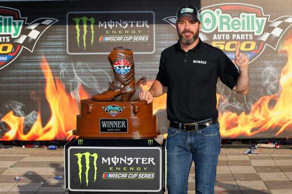 2017 Monster Energy NASCAR Cup Series
O'Reilly Auto Parts 500
Texas Motor Speedway, Fort Worth, TX USA
Sunday 9 April 2017
Jimmie Johnson celebrates in victory lane 
World Copyright: Russell LaBounty/LAT Images
ref: Digital Image 17TEX1rl_5511