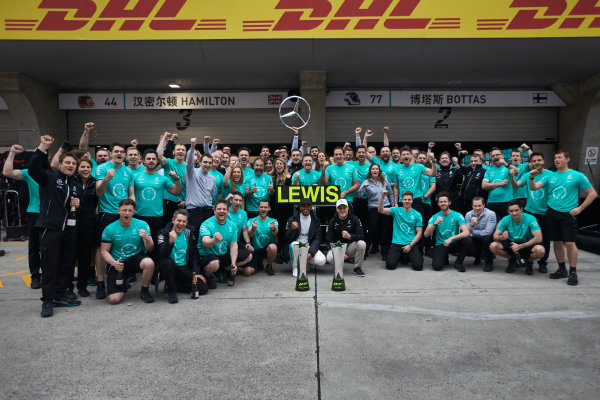 Shanghai International Circuit, Shanghai, China.
Sunday 9 April 2017.
Lewis Hamilton, Mercedes AMG, 1st Position, Valtteri Bottas, Mercedes AMG, and the Mercedes team celebrate victory.
World Copyright: Steve Etherington/LAT Images
ref: Digital Image SNE19074 Shanghai International Circuit, Shanghai, China.
Sunday 9 April 2017.
Lewis Hamilton, Mercedes AMG, 1st Position, Valtteri Bottas, Mercedes AMG, and the Mercedes team celebrate victory.
World Copyright: Steve Etherington/LAT Images
ref: Digital Image SNE19074