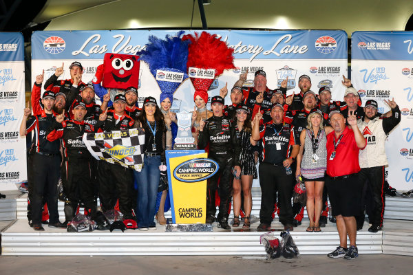 NASCAR Camping World Truck Series
Las Vegas 350
Las Vegas Motor Speedway, Las Vegas, NV USA
Saturday 30 September 2017
Ben Rhodes, Safelite Auto Glass Toyota Tundra celebrates
World Copyright: Barry Cantrell
LAT Images NASCAR Camping World Truck Series
Las Vegas 350
Las Vegas Motor Speedway, Las Vegas, NV USA
Saturday 30 September 2017
Ben Rhodes, Safelite Auto Glass Toyota Tundra celebrates
World Copyright: Barry Cantrell
LAT Images