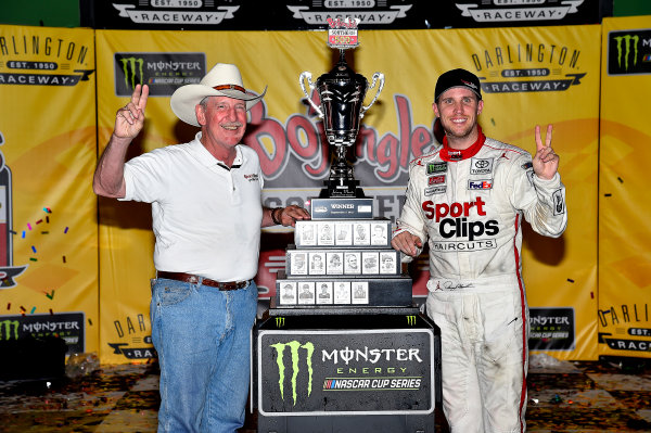 Monster Energy NASCAR Cup Series
Bojangles' Southern 500
Darlington Raceway, Darlington, SC USA
Sunday 3 September 2017
Denny Hamlin, Joe Gibbs Racing, Sport Clips Toyota Camry wins.
World Copyright: Rusty Jarrett
LAT Images Monster Energy NASCAR Cup Series
Bojangles' Southern 500
Darlington Raceway, Darlington, SC USA
Sunday 3 September 2017
Denny Hamlin, Joe Gibbs Racing, Sport Clips Toyota Camry wins.
World Copyright: Rusty Jarrett
LAT Images