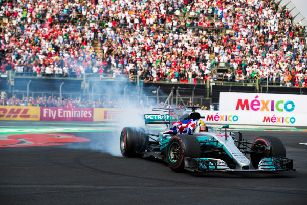 Autodromo Hermanos Rodriguez, Mexico City, Mexico.
Sunday 29 October 2017.
Lewis Hamilton, Mercedes F1 W08 EQ Power+, performs donuts after the race in celebration of securing his 4th world drivers championship.
World Copyright: Sam Bloxham/LAT Images
ref: Digital Image _J6I0557 Autodromo Hermanos Rodriguez, Mexico City, Mexico.
Sunday 29 October 2017.
Lewis Hamilton, Mercedes F1 W08 EQ Power+, performs donuts after the race in celebration of securing his 4th world drivers championship.
World Copyright: Sam Bloxham/LAT Images
ref: Digital Image _J6I0557
